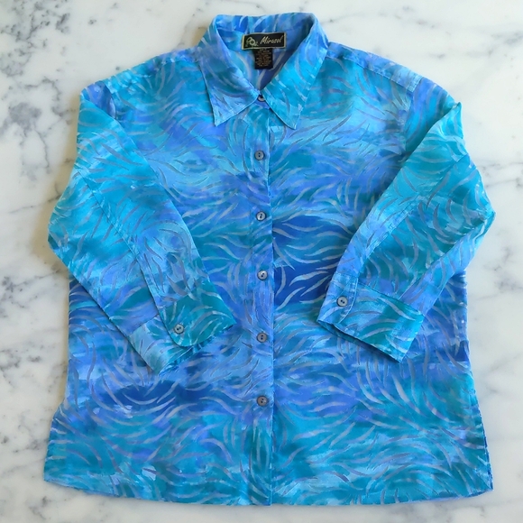 NWOT. Green and Blue Patterned Sheer Fabric 3/4 Sleeve Button Down Shirt. - Picture 3 of 4